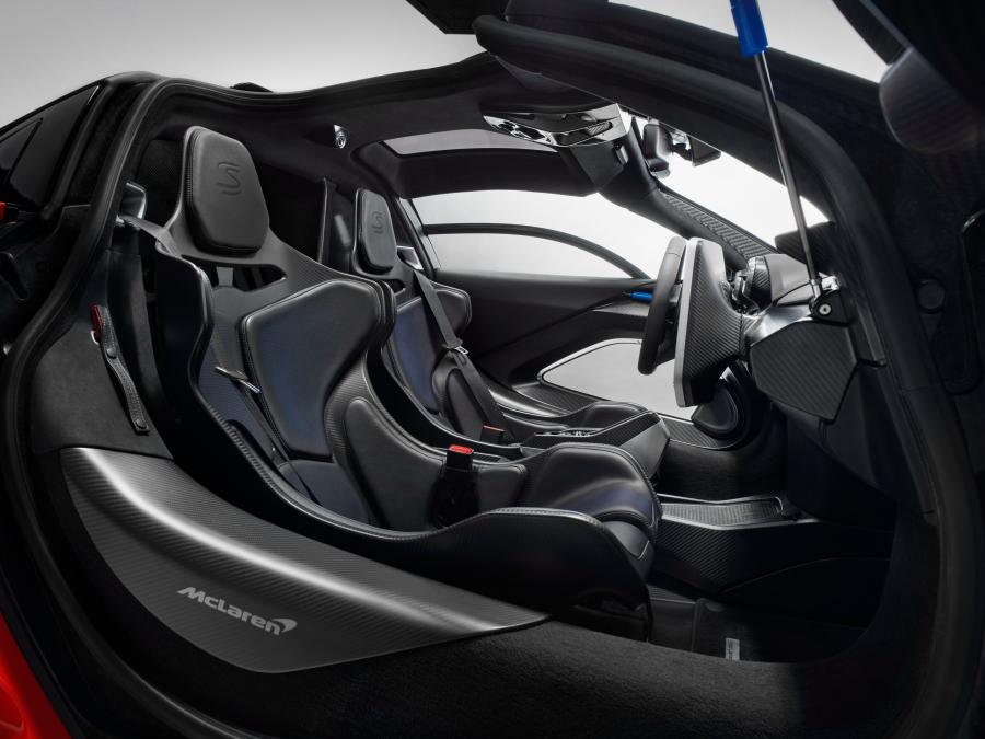 Интерьер McLaren Senna (P15) 2018 года  (фото 32 из 84)